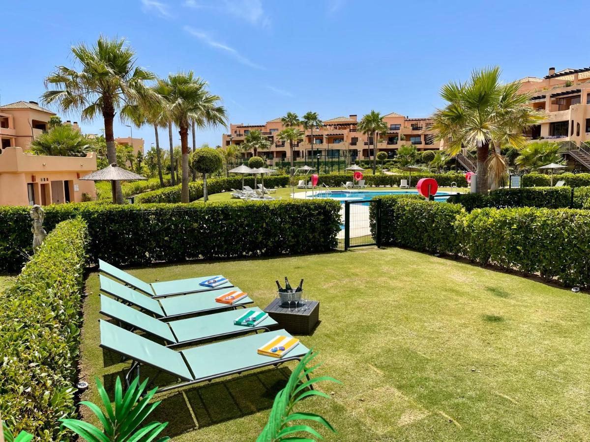 Golf With Private Garden Direct Pool Access *
